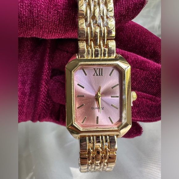 Lady square Gold and Pink Watch - Picture 7 of 9